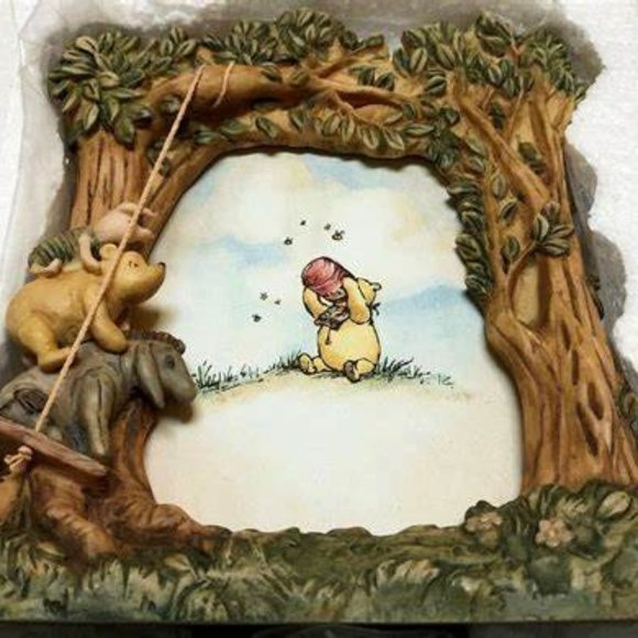 NIB CLASSIC WINNIE THE POOH PICTURE FRAME BY CHARPENTE. - Picture 1 of 3
